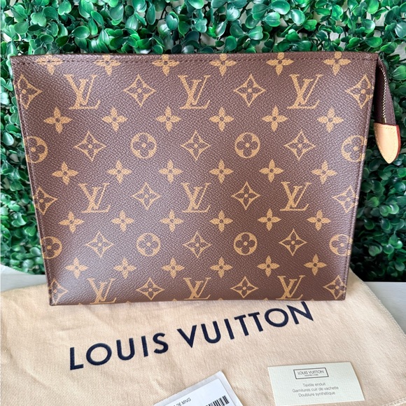 Louis Vuitton Brown Monogram Toiletry 26 Pouch - Picture 2 of 9